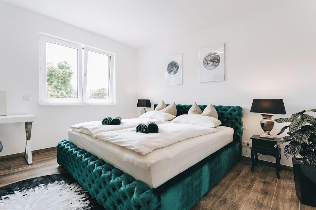 Apartment Stilvolle 4-raumwohnung In Zentraler Lage